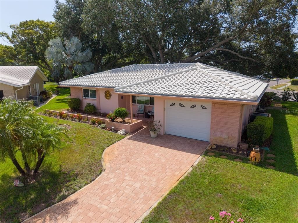 1520 KENMORE COURT
