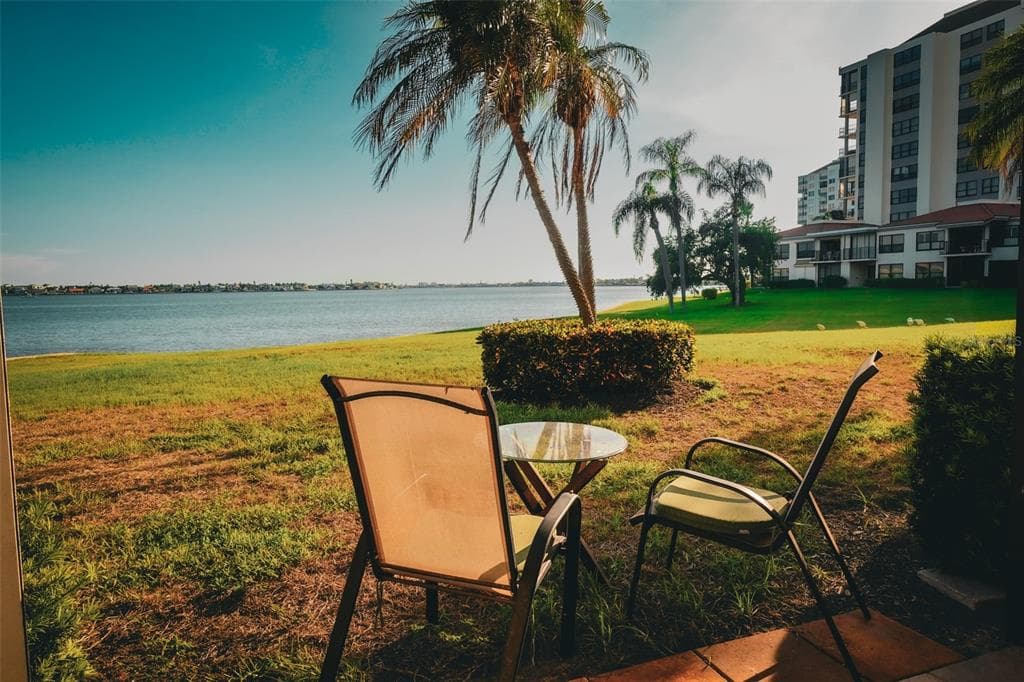 6295 BAHIA DEL MAR CIRCLE UNIT 111 ST PETERSBURG, FL 33715