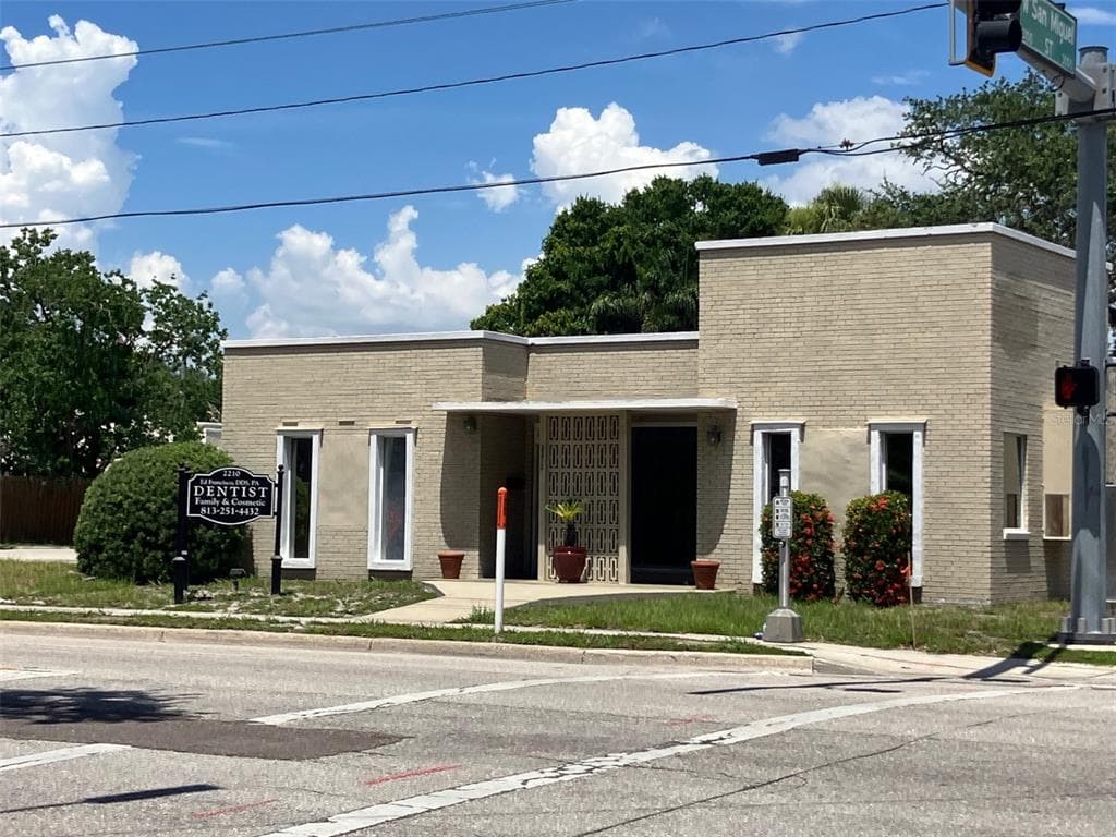 2210 S MACDILL AVENUE