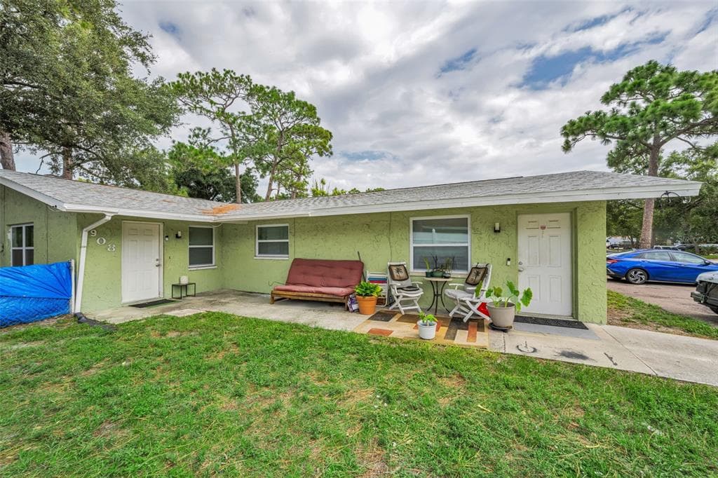 906/908 LAKE PALMS DRIVE LARGO, FL 33771