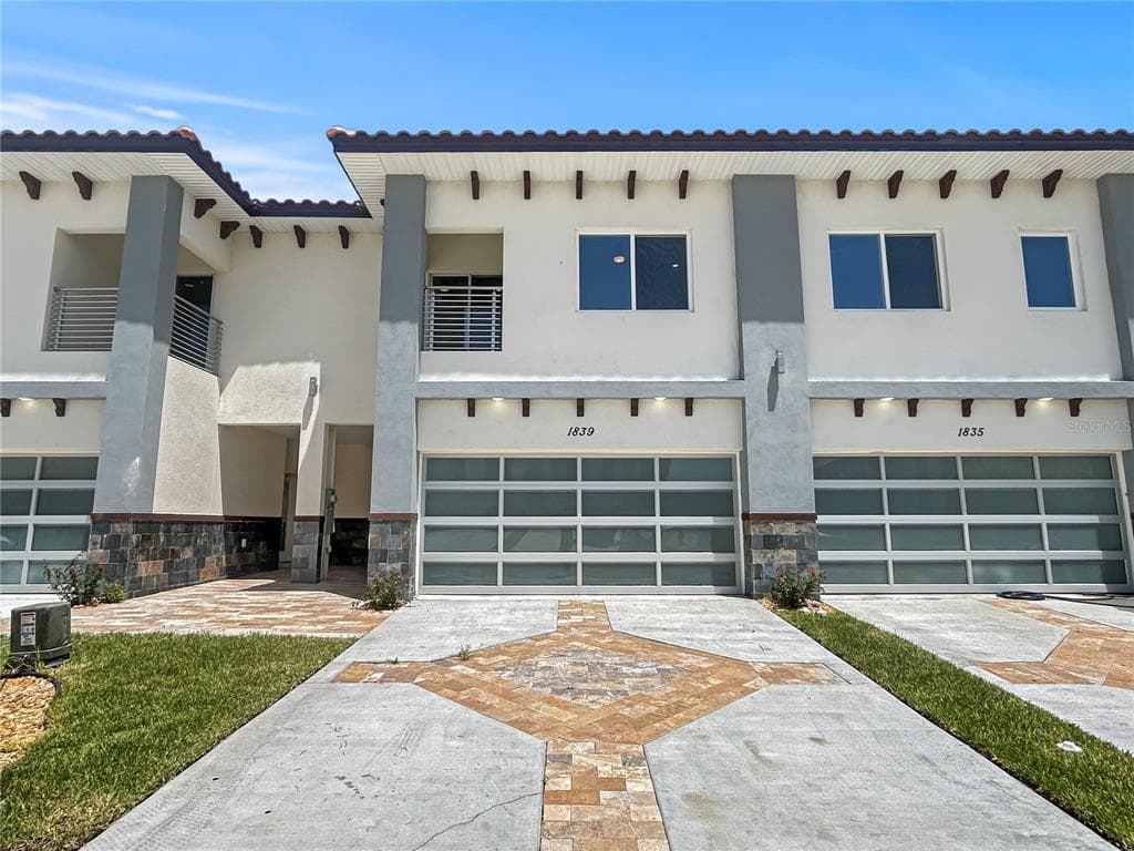 1839 BRENTWOOD COURT