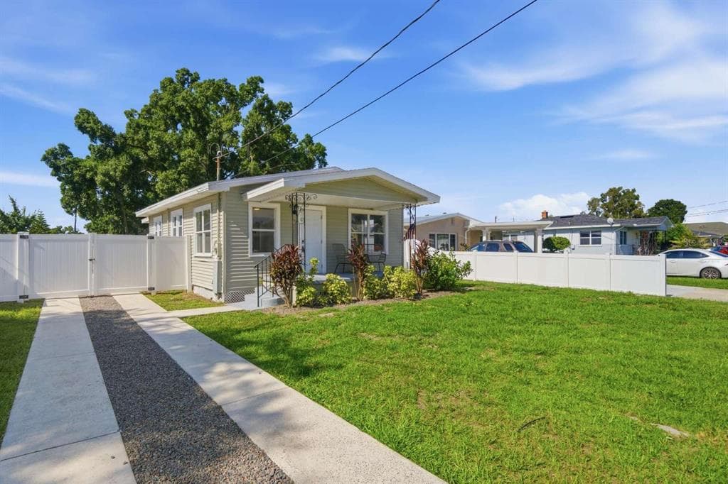 2704 W LEROY STREET TAMPA, FL 33607