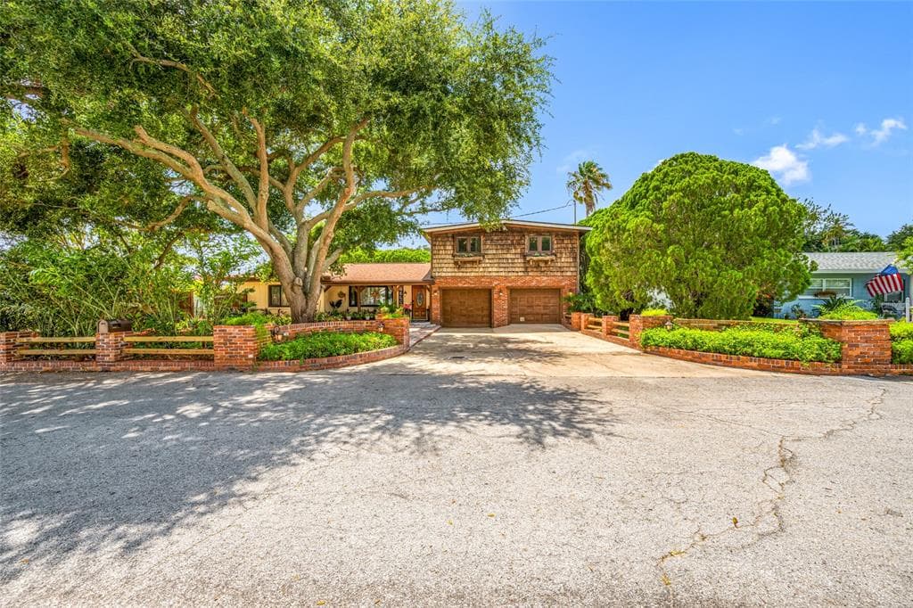 1488 LACONIA DRIVE E CLEARWATER, FL 33764