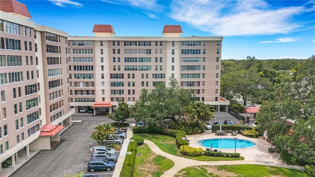 2403 S ARDSON PLACE UNIT 402B TAMPA, FL 33629