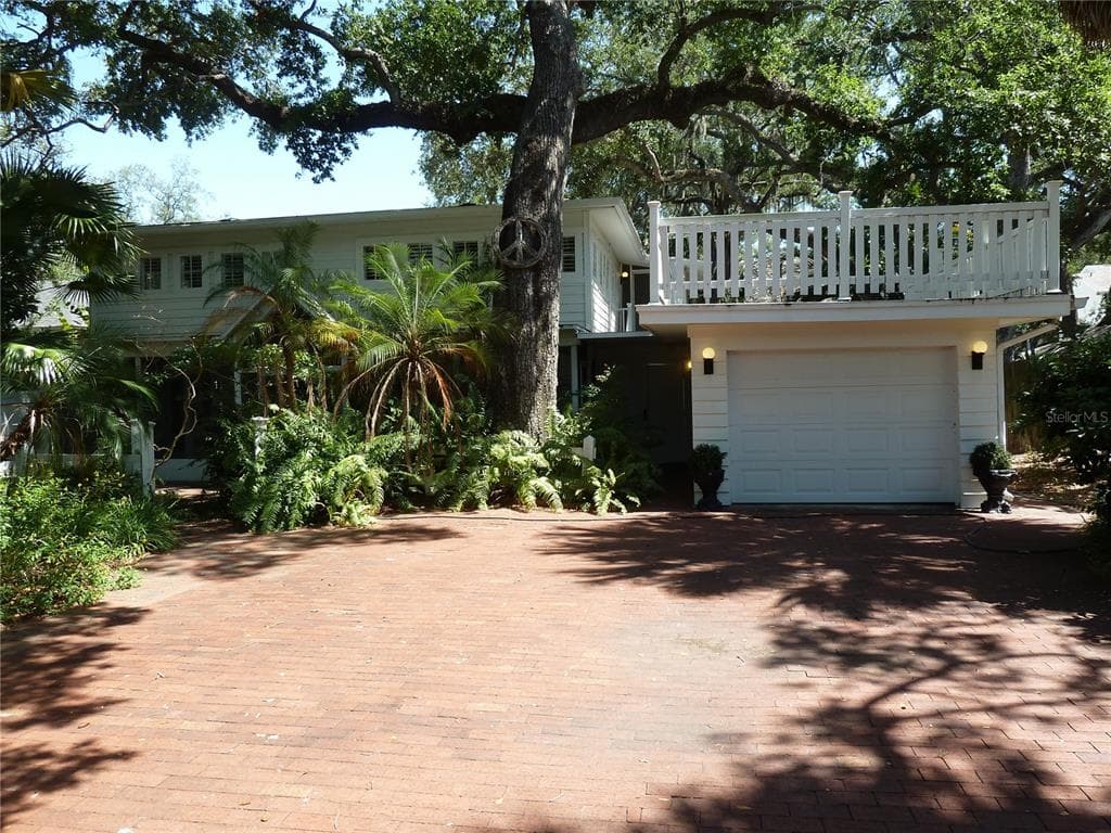 3302 W VILLA ROSA STREET TAMPA, FL 33611