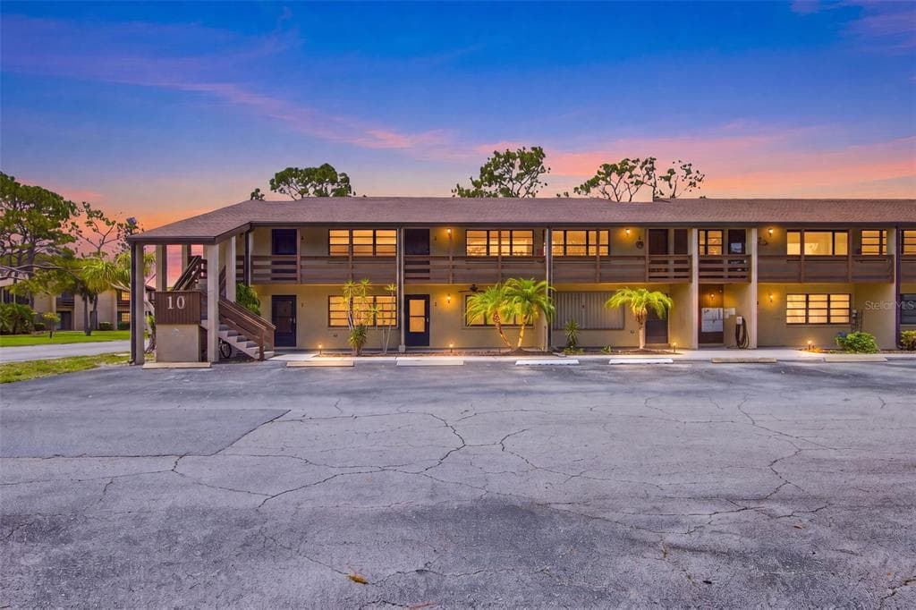 10 QUAILS RUN BOULEVARD UNIT 8 ENGLEWOOD, FL 34223