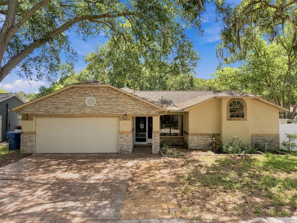 627 CRYSTAL DR