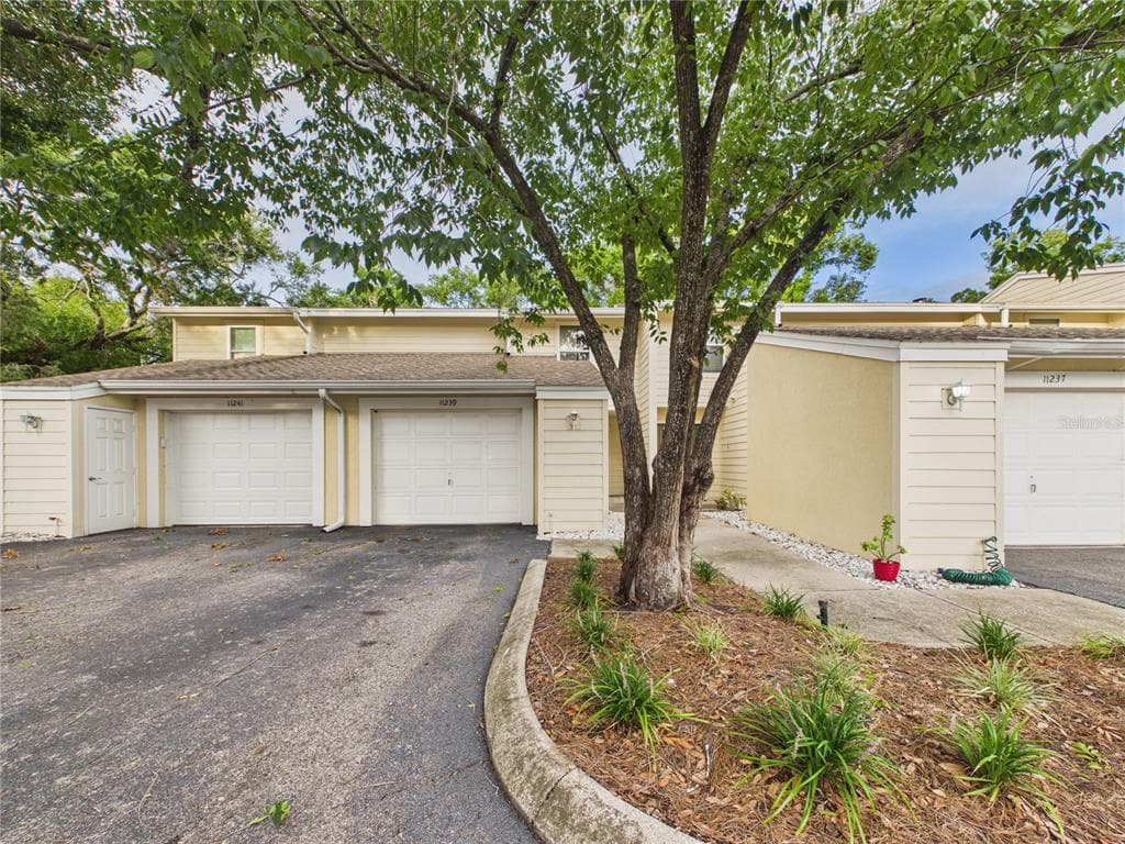 11239 CEDAR HOLLOW LANE