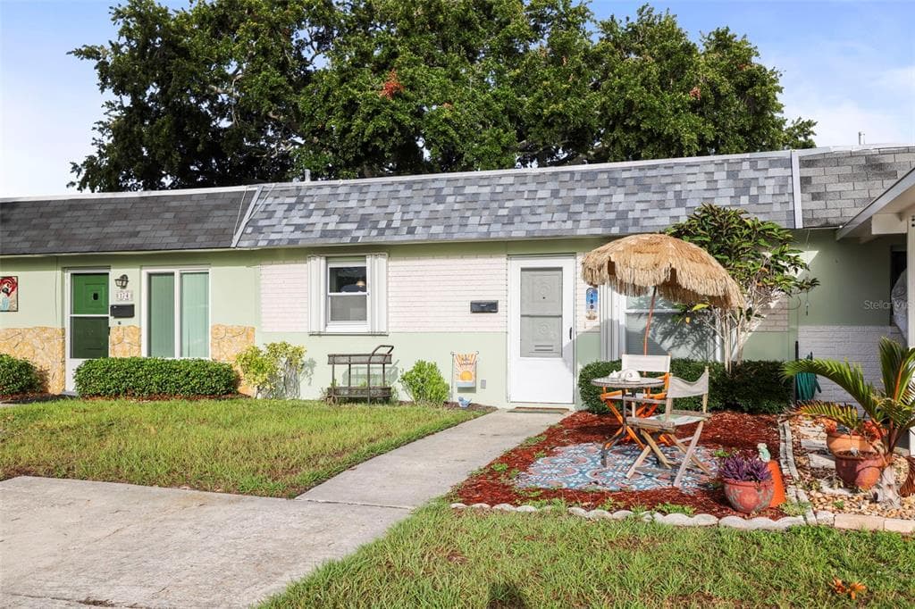 180 SKY LOCH DRIVE W DUNEDIN, FL 34698