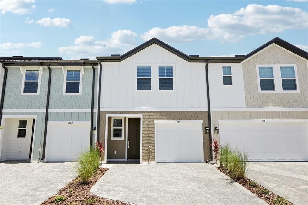7558 DEER VALLEY CIRCLE TAMPA, FL 33635