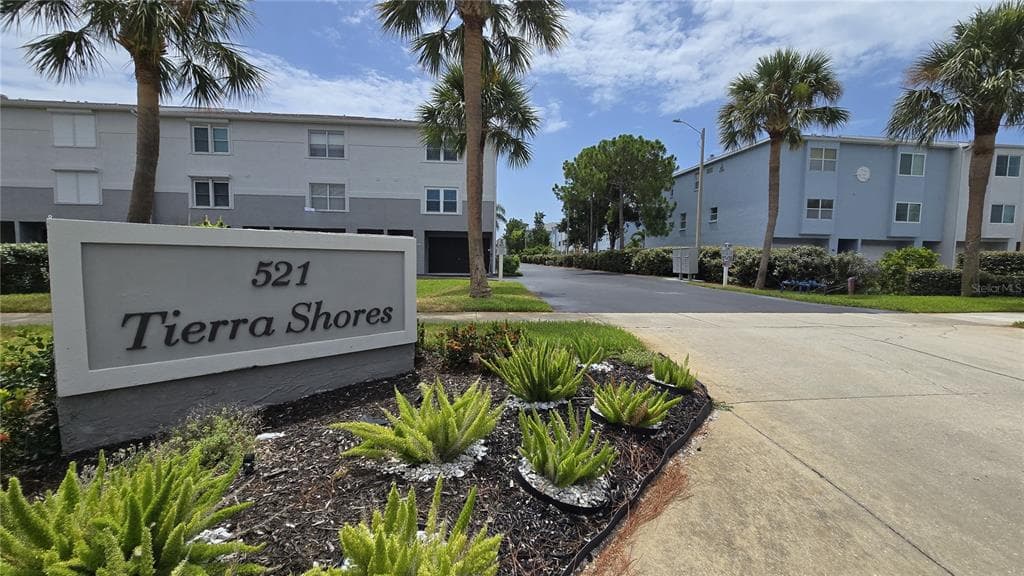 521 PINELLAS BAYWAY S UNIT 206 TIERRA VERDE, FL 33715
