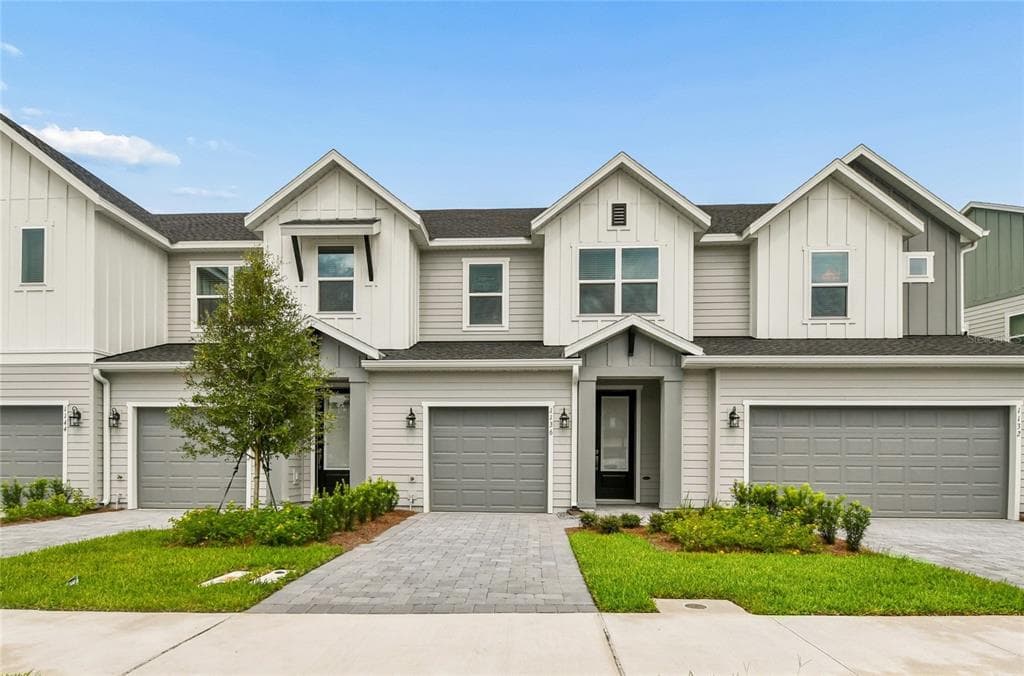 1136 WILD CREST LANE DAYTONA BEACH, FL 32117