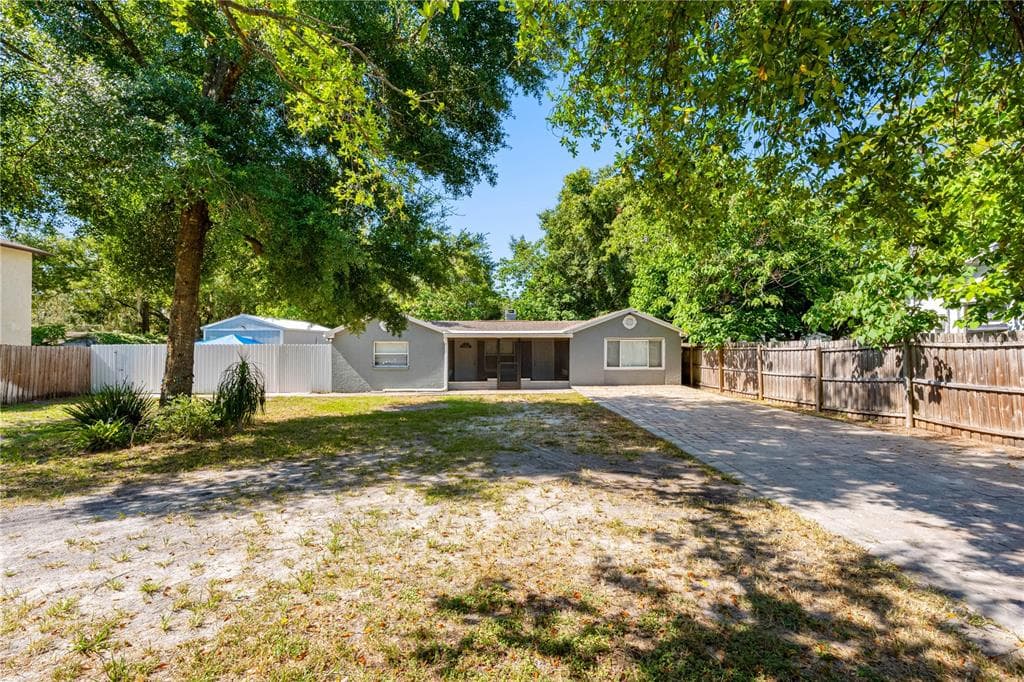 1205 E SENECA AVENUE TAMPA, FL 33612