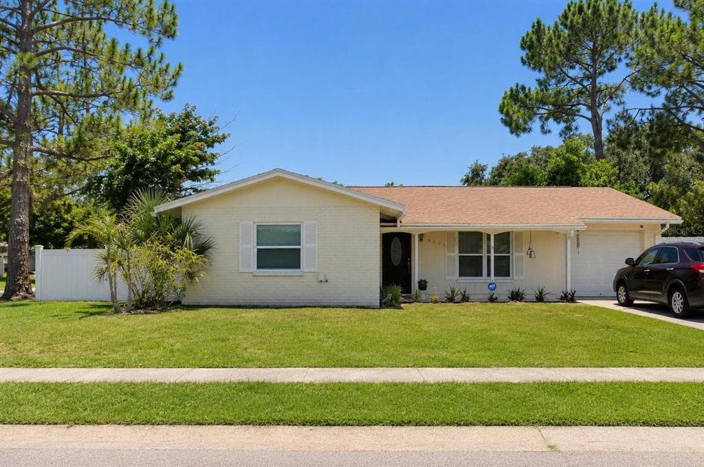 8002 WOODVINE PLACE TAMPA, FL 33615