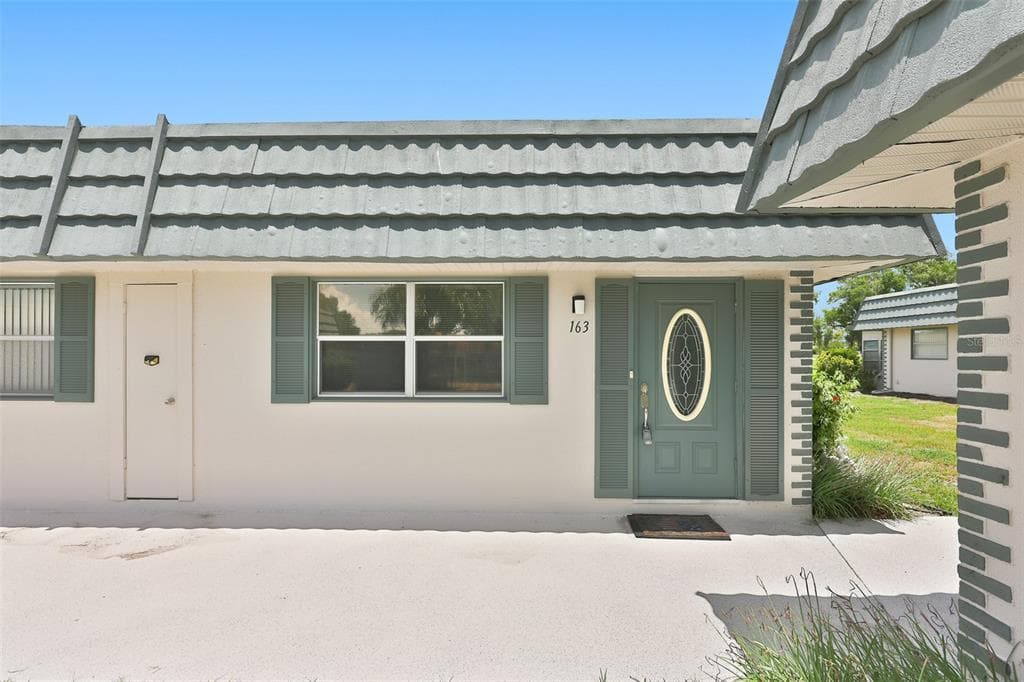 1811 BEDFORD LANE UNIT 163 SUN CITY CENTER, FL 33573