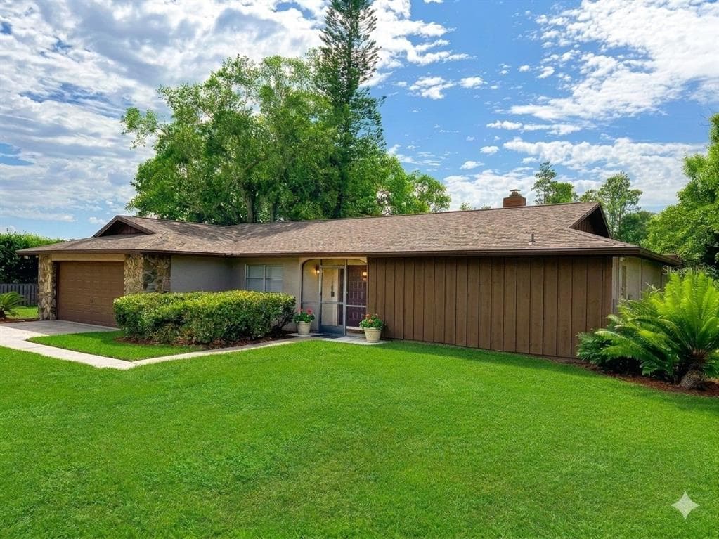 3215 LAKE SAXON DRIVE