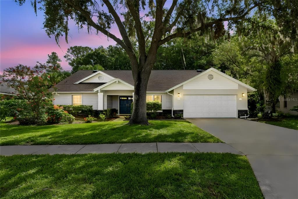 785 CENTERWOOD DRIVE TARPON SPRINGS, FL 34688