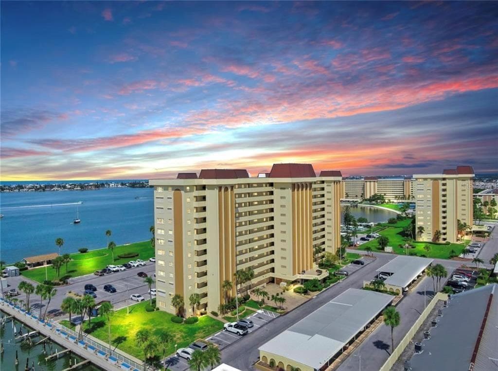 4550 COVE CIRCLE UNIT 1205 ST PETERSBURG, FL 33708
