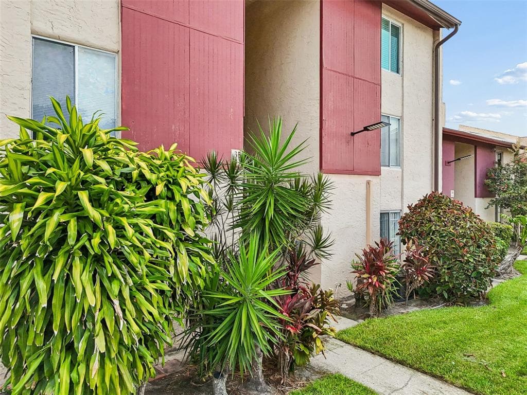 3841 S LAKE DRIVE UNIT 197 TAMPA, FL 33614
