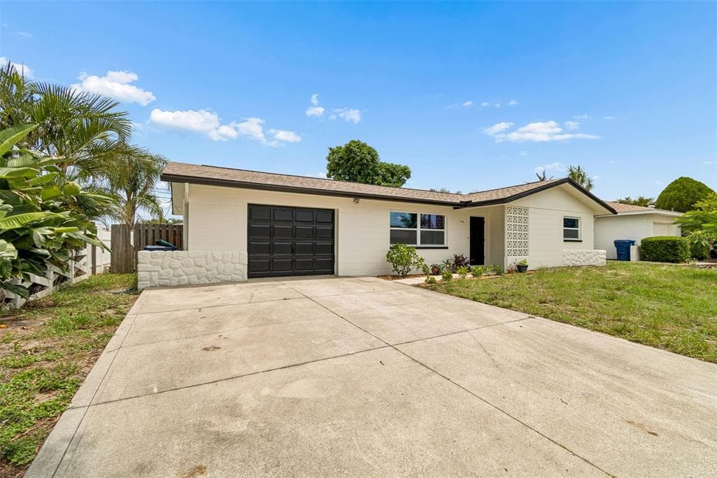 11555 63RD AVENUE SEMINOLE, FL 33772