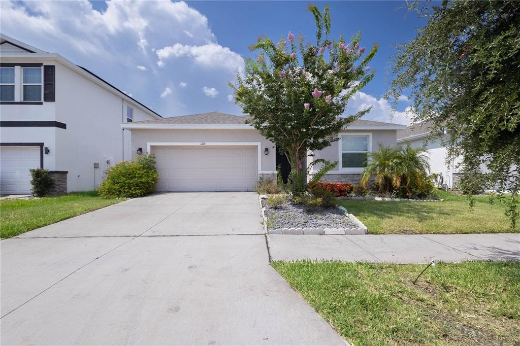 1215 OCEAN SPRAY DRIVE RUSKIN, FL 33570