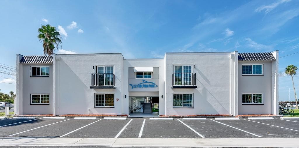 223 DOLPHIN POINT CLEARWATER BEACH, FL 33767