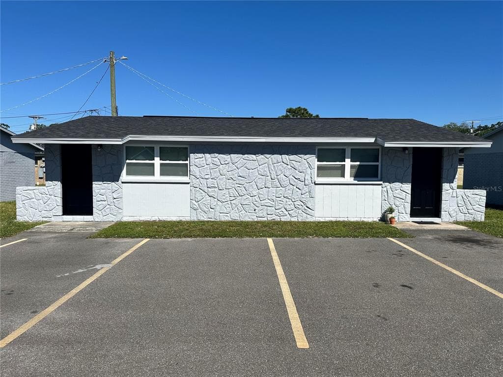 1104 E 140TH AVENUE UNIT B TAMPA, FL 33613
