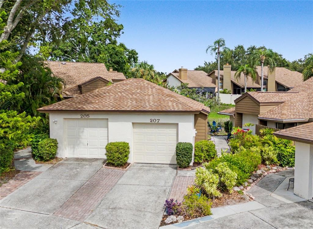 207 LIGHTHOUSE COURT SAFETY HARBOR, FL 34695
