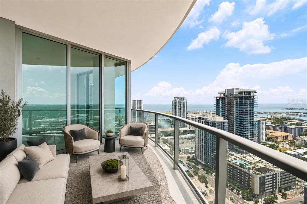 400 CENTRAL AVENUE UNIT 2901