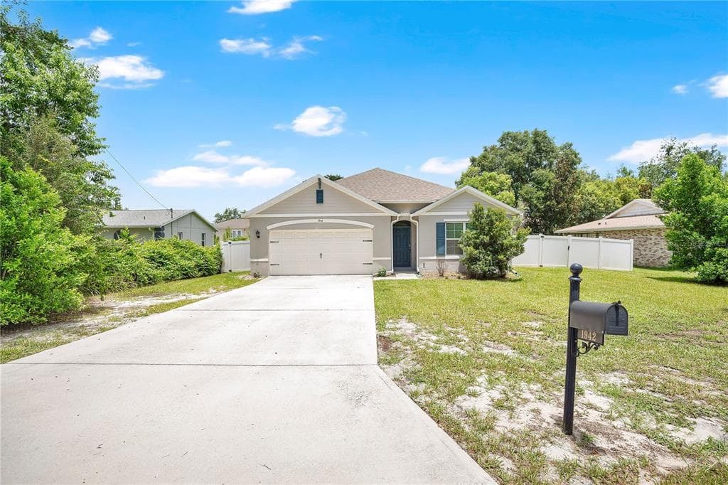 1942 MARLOW STREET DELTONA, FL 32738
