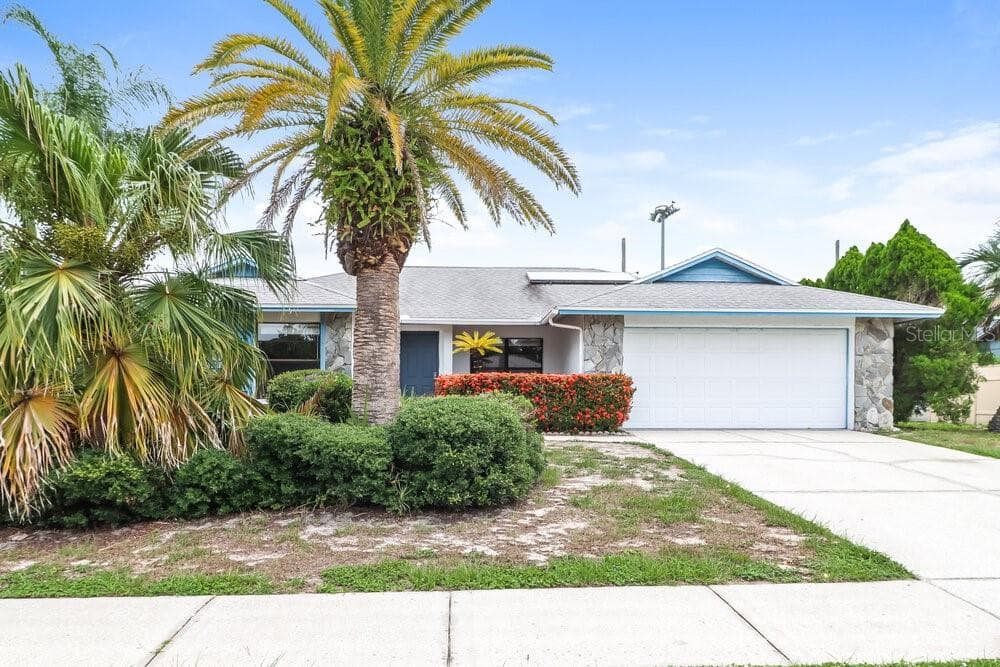 2225 HIDDEN MEADOWS DRIVE E PALM HARBOR, FL 34683