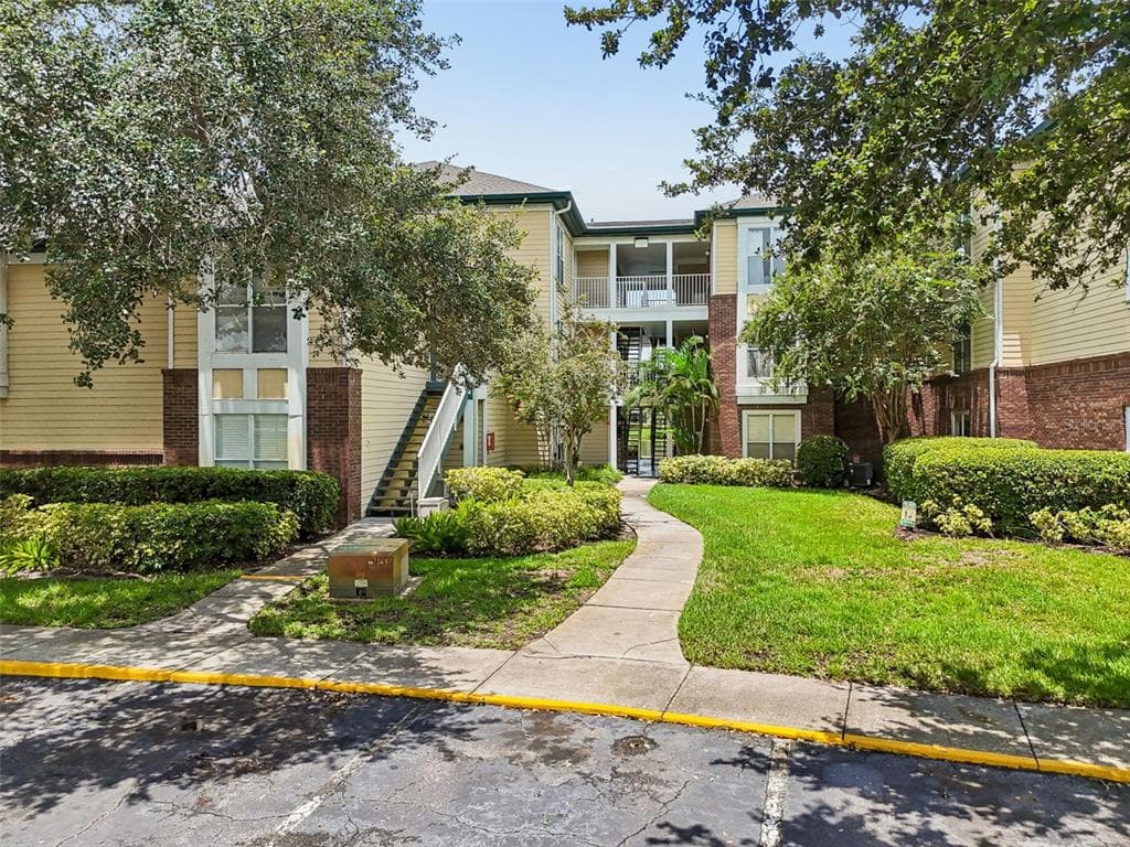 4115 CHATHAM OAK COURT UNIT 201 TAMPA, FL 33624