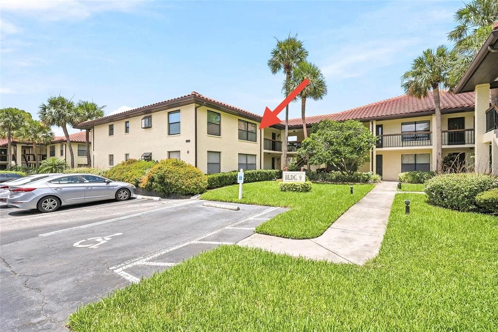 908 HAMMOCK PINE BOULEVARD UNIT 908 CLEARWATER, FL 33761
