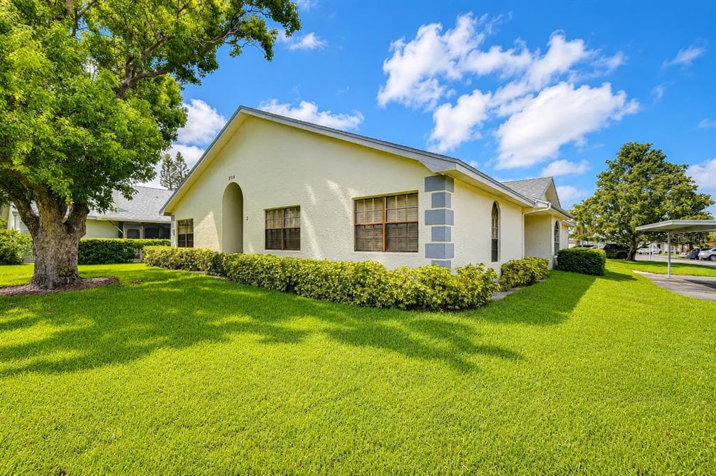 2749 COUNTRYSIDE BOULEVARD UNIT 8 CLEARWATER, FL 33761