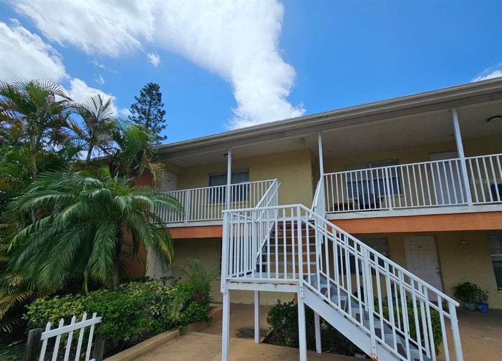 117 N EVERGREEN AVENUE UNIT 201 CLEARWATER, FL 33755