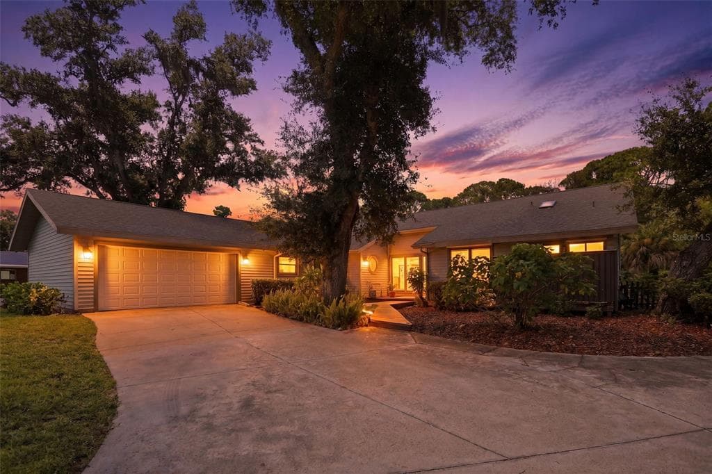 881 PINTO CIRCLE NOKOMIS, FL 34275
