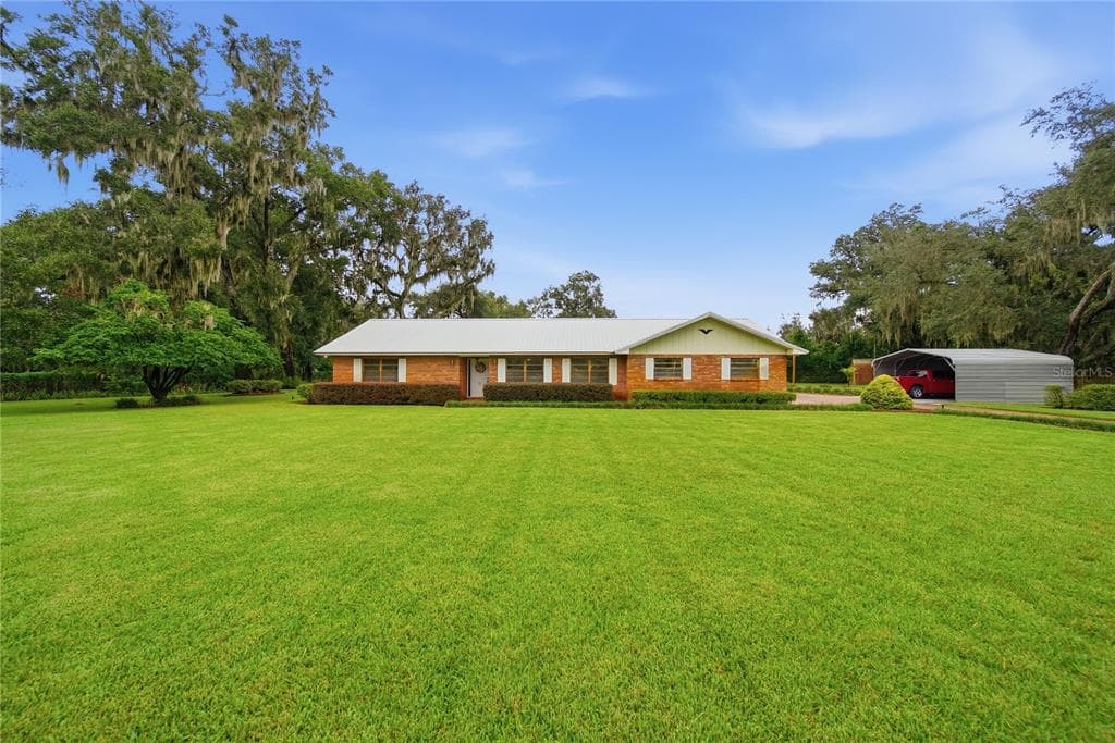 3704 THONOTOSASSA ROAD
