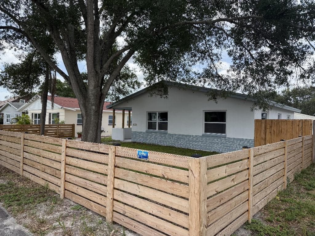 632 89TH AVENUE N ST PETERSBURG, FL 33702