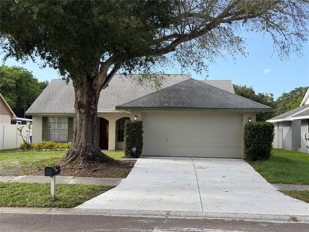 7131 HOLLOWELL DRIVE TAMPA, FL 33634