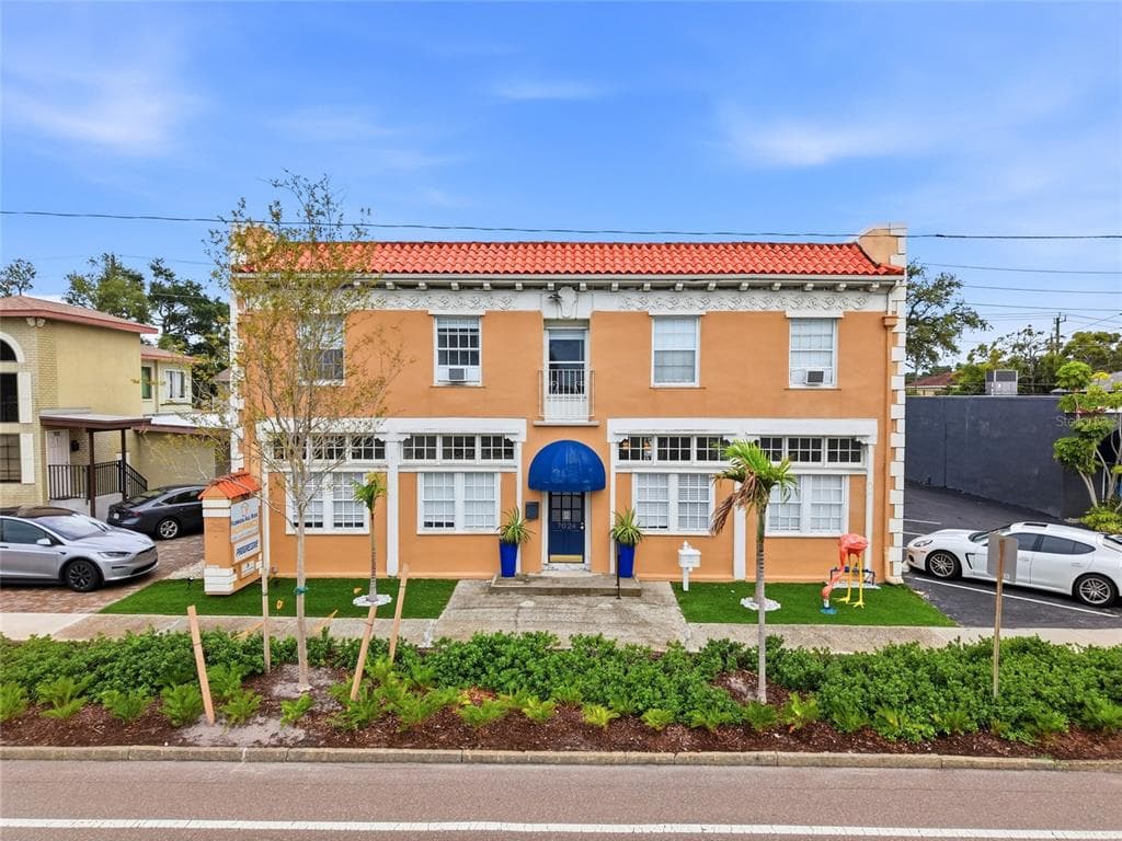7024 CENTRAL AVENUE ST PETERSBURG, FL 33707