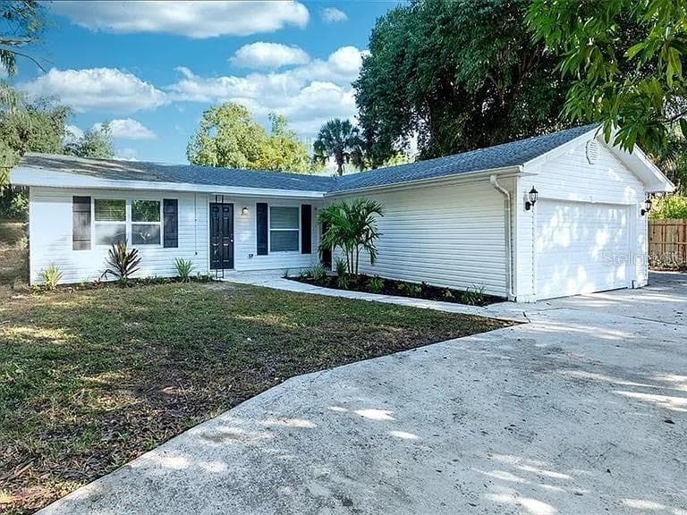 120 AVENIDA DE BAHA NOKOMIS, FL 34275