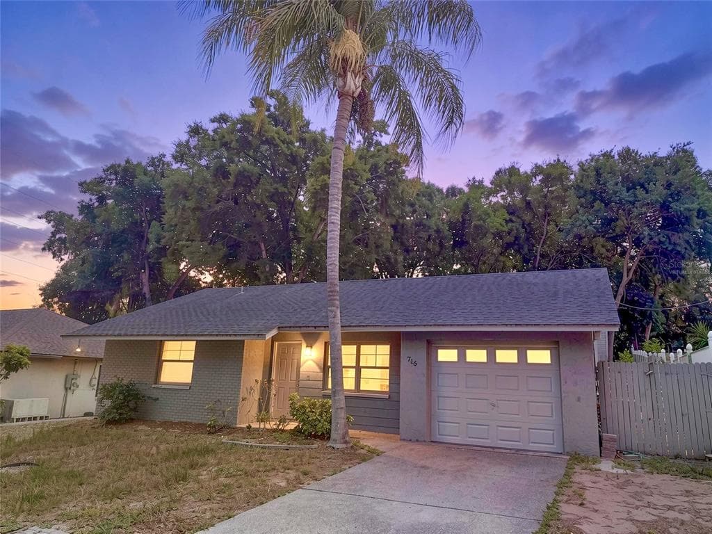 716 BOSTON STREET TARPON SPRINGS, FL 34689