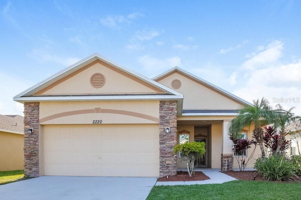 2220 PARIA LANE KISSIMMEE, FL 34758