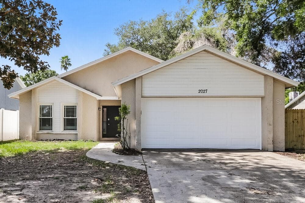 2027 HELM LANE VALRICO, FL 33594