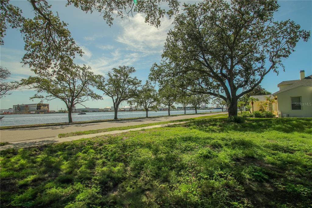 424 CHANNEL DRIVE TAMPA, FL 33606