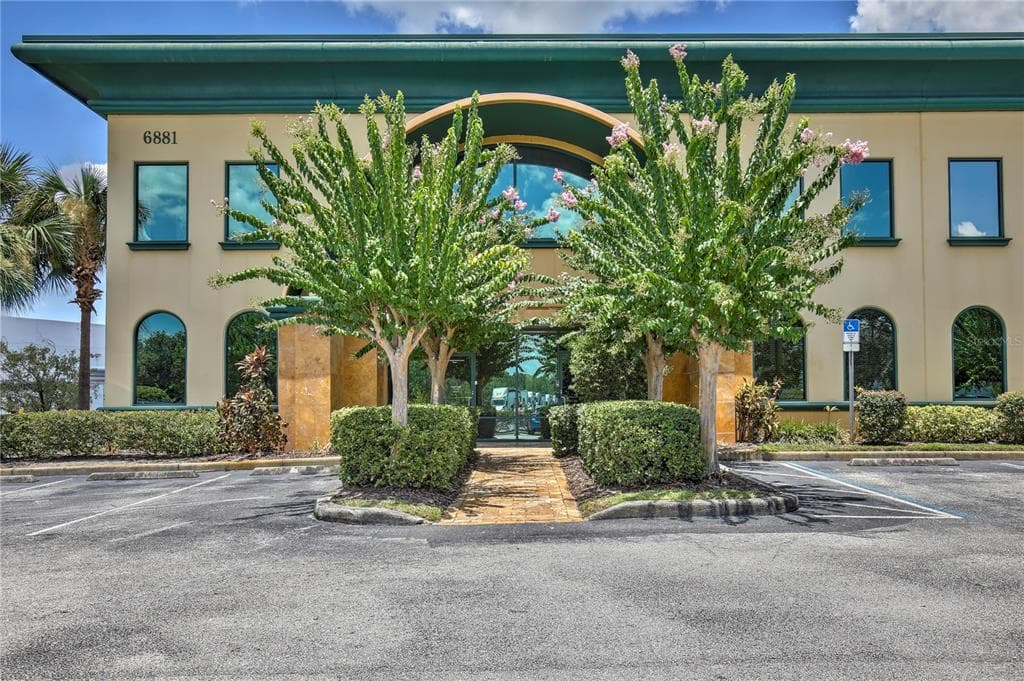 6881 KINGSPOINTE PARKWAY UNIT 1&2
