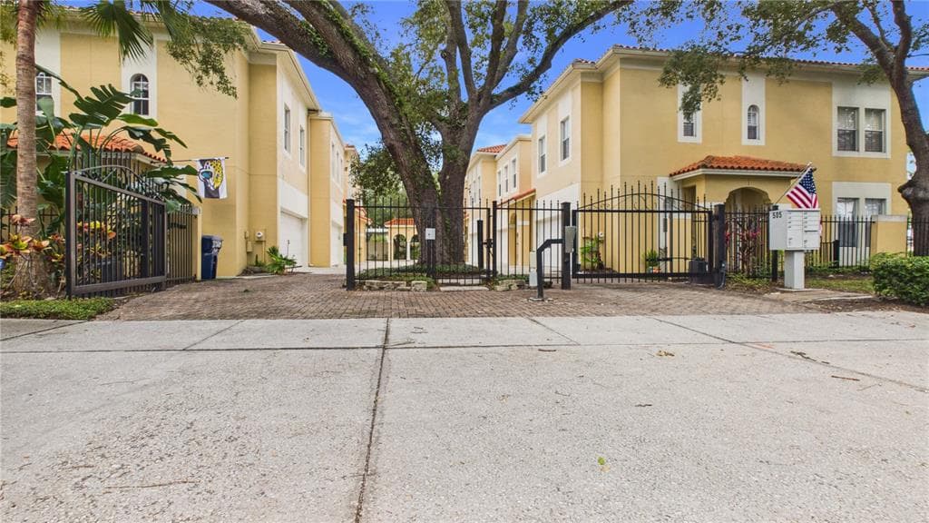 505 S TAMPANIA AVENUE UNIT 7 TAMPA, FL 33609