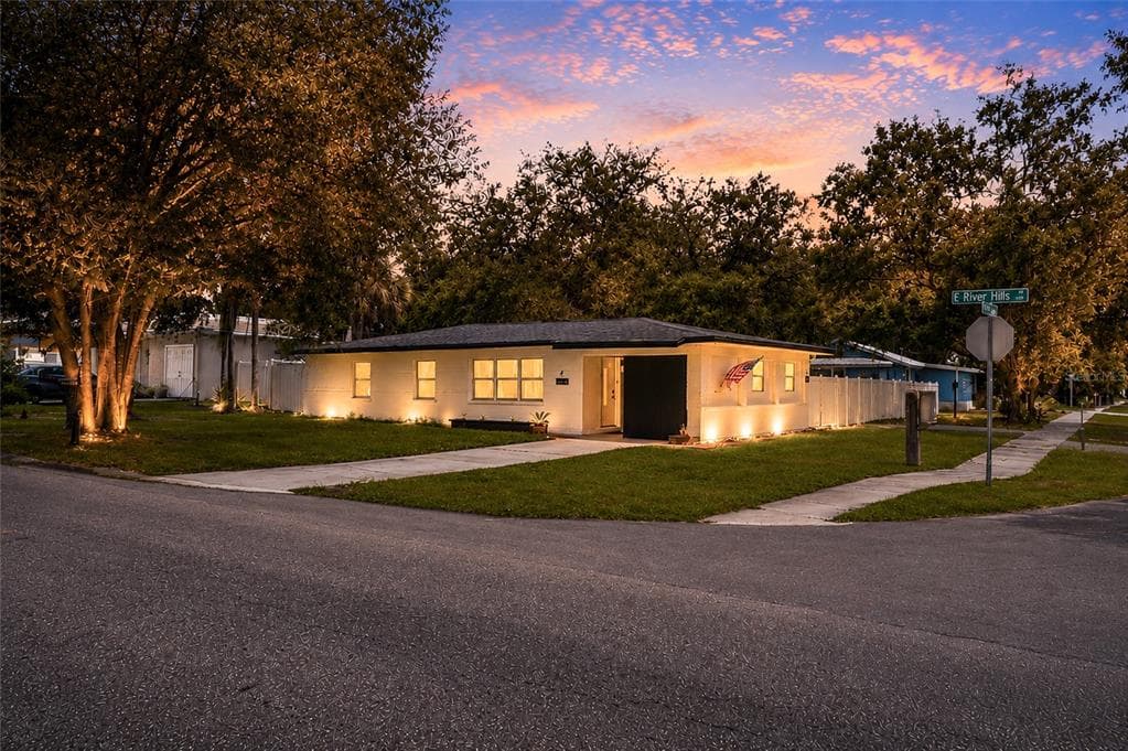 4015 RIVER HILLS DRIVE TAMPA, FL 33617