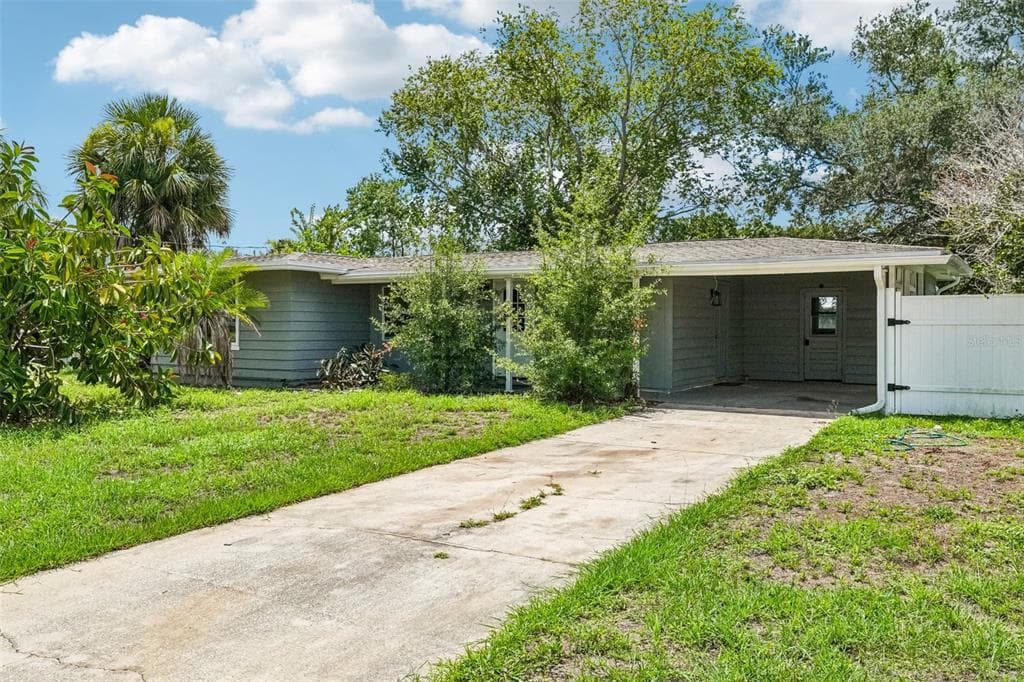 520 FAIRFAX LANE APOLLO BEACH, FL 33572