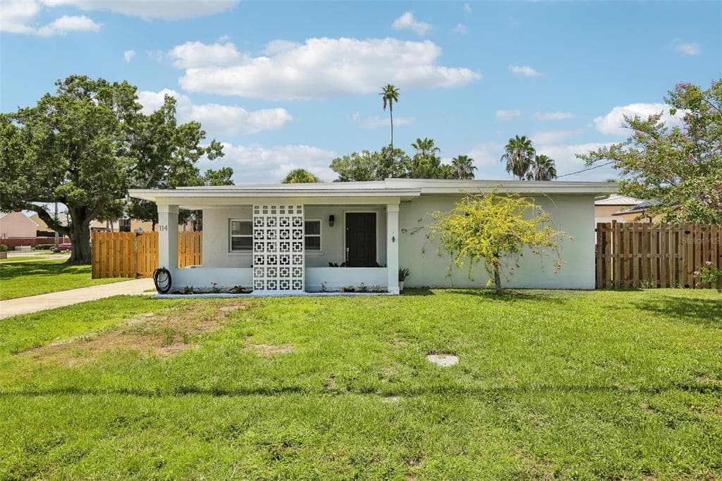 114 LAKE JUDY LEE DRIVE LARGO, FL 33771